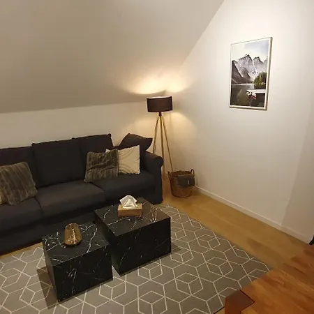 Lejlighed Chalet-klimatisiert-boxspringbett-renoviert-kueche-sehr Ruhig
