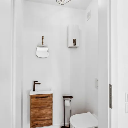Lejlighed Chalet-klimatisiert-boxspringbett-renoviert-kueche-sehr Ruhig *